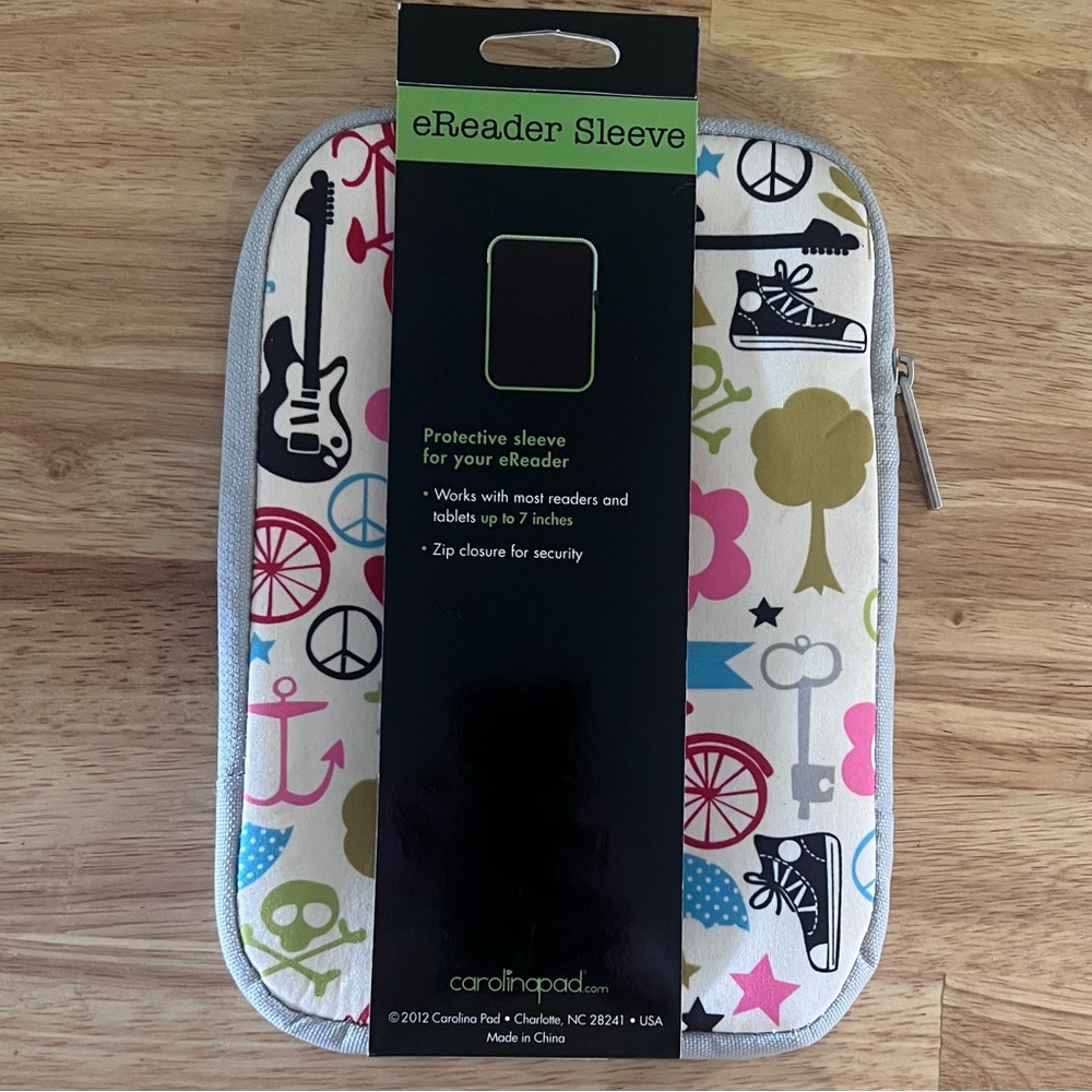 π Studio C Tech eReader Sleeve π± - Picture 3 of 8